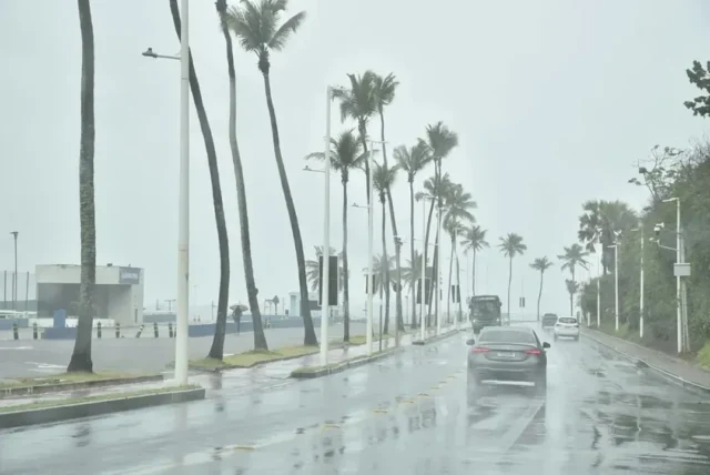 chuva-continua-em-salvador-veja-previsao-do-tempo-0139576700202607190947-ScaleDownProportional