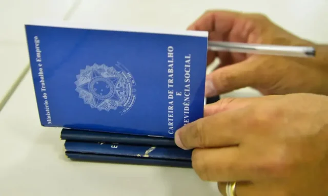 governo-anuncia-valor-do-novo-salario-minimo-para-0139962900202608242226-ScaleDownProportional