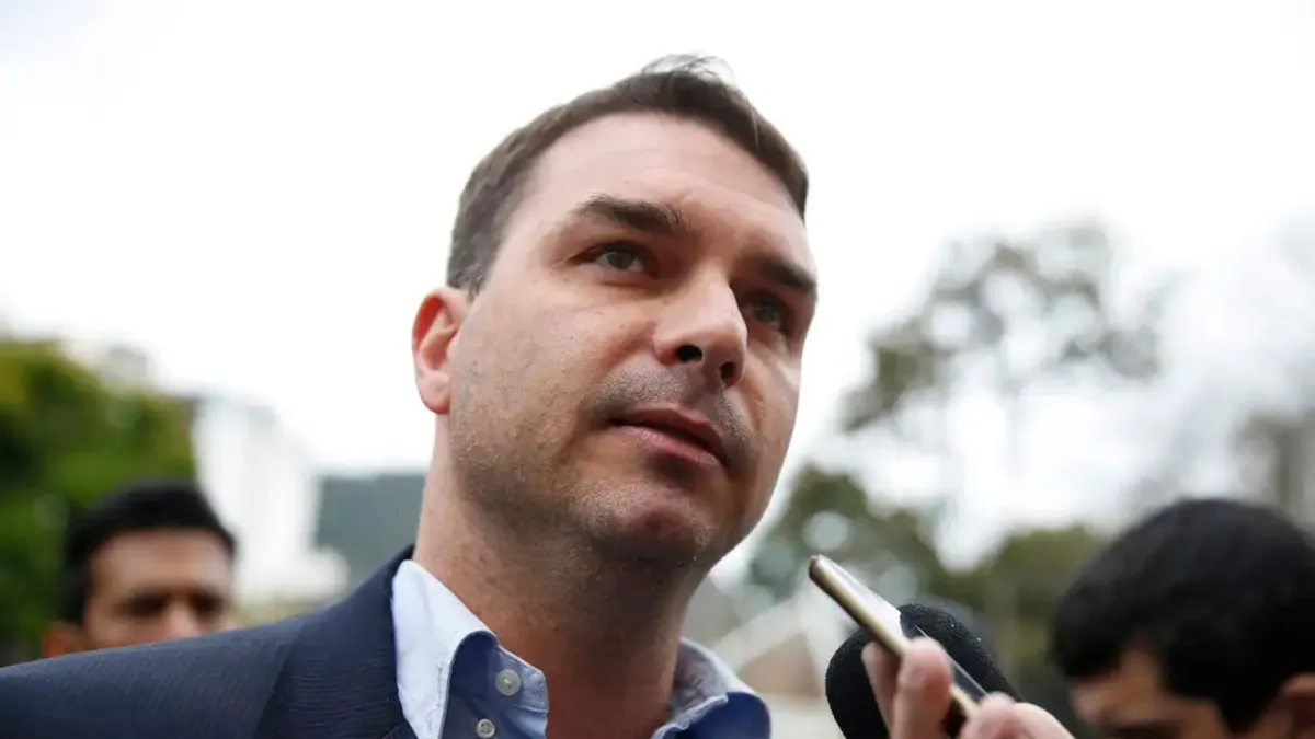flavio-bolsonaro-tentou-levar-caso-dark-horse-para0140183400202609121138-ScaleDownProportional