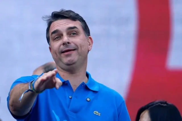 flavio-bolsonaro-vai-interromper-campanha-para-vis0140021100202608301006-ScaleDownProportional