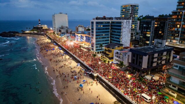 ato-pela-democracia-reune-500-mil-pessoas-em-salva0140617100202610182026