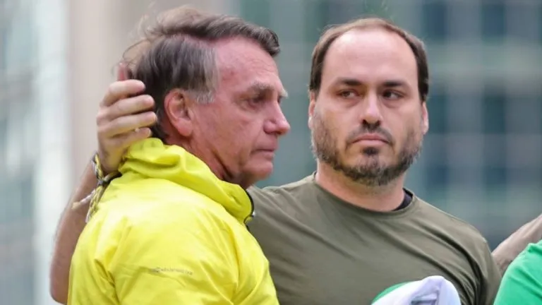 carlos-bolsonaro-e-eleito-senador-por-santa-catari0140455200202610042000-ScaleDownProportional
