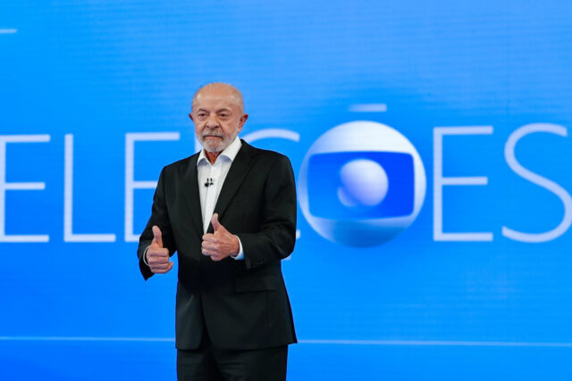 debate-na-globo-lula-acusa-flavio-de-lamber-trump-0140693700202610232319