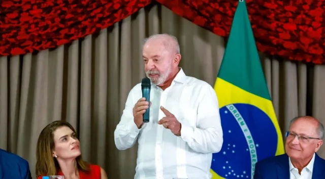 lula-cobra-revisao-de-erros-e-faz-promessa-para-se0140474100202610060745-ScaleDownProportional