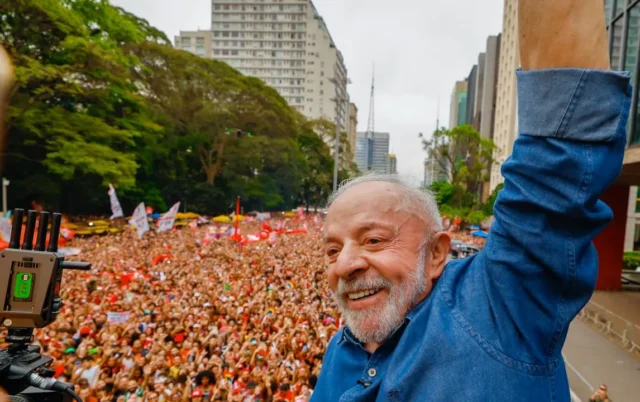 lula-confirma-presenca-em-debate-e-desafia-flavio-0140563400202610140642-ScaleDownProportional