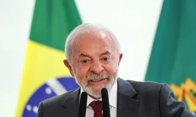 lula-ironiza-mudanca-no-voto-de-flavio-sobre-fim-d0140559500202610131823-ScaleDownProportional