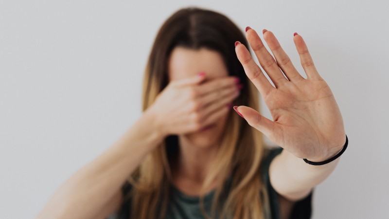 CUIDADO: PERIGOSO PARA PORTADORES DE DEFICIÊNCIA COGNITIVA – O Passarinho, o Passarinheiro e o Molusco – uma crônica sobre fé, política e a difícil arte de enxergar o viveiro inteiro.