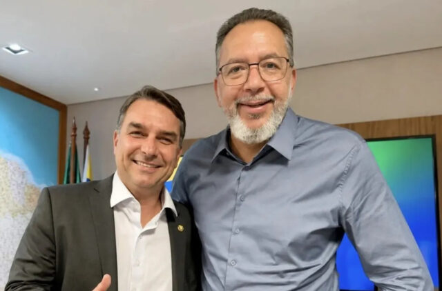 operacao-da-pf-prende-aliado-de-flavio-bolsonaro-a0140581900202610151230