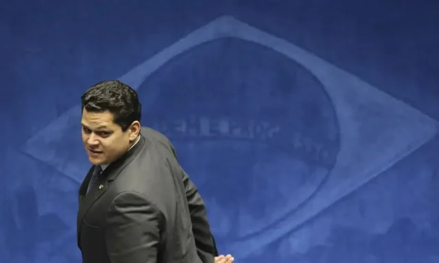 pec-da-6x1-comeca-a-ser-discutida-no-senado-mas-na0140473300202610060705-ScaleDownProportional
