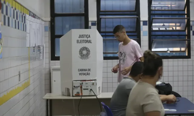 teve-problema-para-votar-veja-o-que-fazer-em-cada-0140443600202610040032-ScaleDownProportional