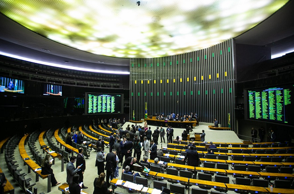 Plenário da Câmara vota projeto que derruba decreto do IOF (Foto: Brenno Carvalho/Agência O Globo)