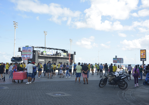 Manifestação em apoio ao ex-presidente Jair Bolsonaro (PL), no Farol da Barra, em Salvador (Foto: BNews/Leo Santana)