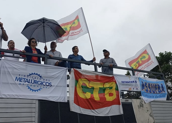 Encontro foi realizado pela liderança sindical Júlio Bonfim, o presidente do STIM, Evandro Florentino e o presidente da Federação dos Trabalhadores Metalúrgicos da Bahia (Fetim) e Aurino  Pedreira (Foto: Reprodução/Instagram @julio_bonfim_)
