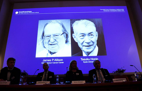 O prêmio Nobel de Medicina ou Fisiologia laureou os pesquisadores James P. Allison, dos Estados Unidos, e Tasuku Honjo, do Japão, pela descoberta de uma terapia contra o câncer por inibição da regulação imunológica negativa (Foto: Reprodução)