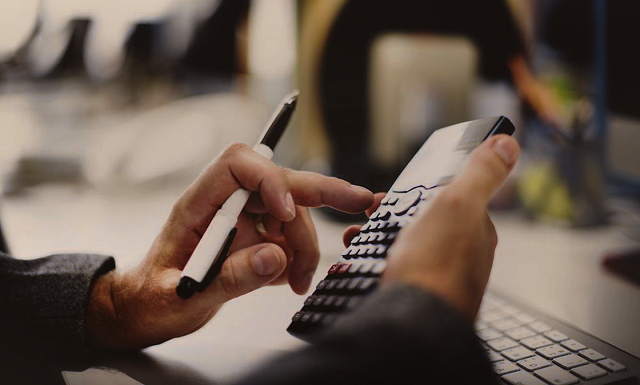 As alíquotas de desconto podem variam de 8%, 9% e 11% de acordo com o valor do salário de contribuição do empregado (Foto: Reprodução)