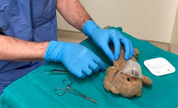 Neurocirurgião foi performático para atender ao pedido da criança (Foto: Reprodução)