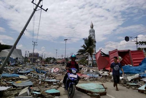 Passa de 800 o número de mortos na Indonésia após terremoto e tsunami (Foto: AFP) Passa de 800 o número de mortos na Indonésia após terremoto e tsunami (Foto: AFP)