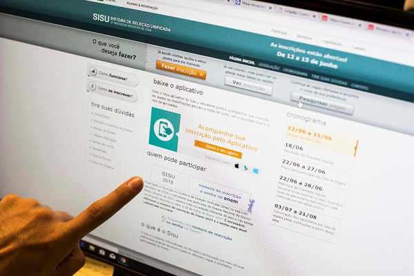 Ao fazer o login para entrar na própria conta, uma falha do sistema direcionava para o perfil de outros estudantes (Foto: Reprodução)