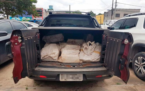 Carros que transportavam maconha foram apreendidos em Feira de Santana (Foto: Divulgação | Polícia Civil)