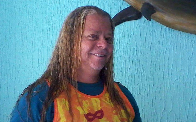 Policial civil Roberto Carlos Neves de Souza, 51 anos, foi morto com uma facada (Foto: Reprodução)