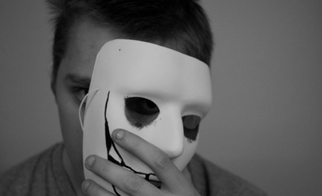 (...) Esconder-se-ia alguém em esconderijos, de modo que eu não o veja? diz o Senhor. Porventura não encho eu os céus e a terra? diz o Senhor. Jeremias 23:24 (...) Esconder-se-ia alguém em esconderijos, de modo que eu não o veja? diz o Senhor. Porventura não encho eu os céus e a terra? diz o Senhor. Jeremias 23:24