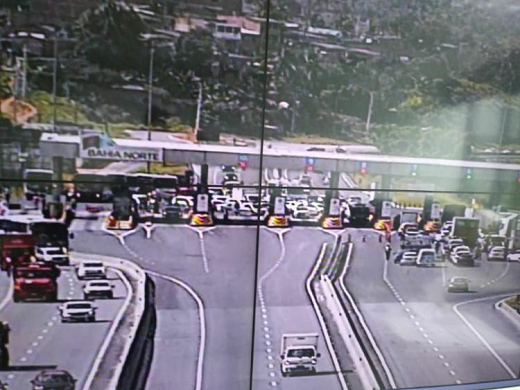 Manifestação atinge os dois sentidos da rodovia (Foto: Reprodução)