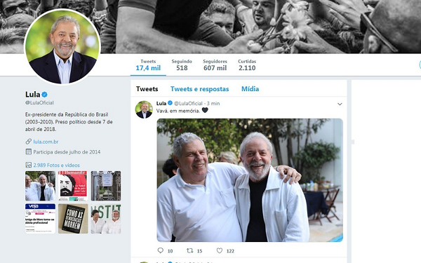 Responsáveis pelas redes sociais de Lula postaram foto do ex-presidente ao lado de Vavá (Foto: Twitter | Lula)
