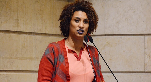 Marielle Franco foi brutalmente executada junto com seu motorista, Anderson Gomes, no último 14 de março após deixar um debate com outras mulheres no centro do Rio (Foto: Renan Olaz | CMRJ) Marielle Franco foi brutalmente executada junto com seu motorista, Anderson Gomes, no último 14 de março após deixar um debate com outras mulheres no centro do Rio (Foto: Renan Olaz | CMRJ)
