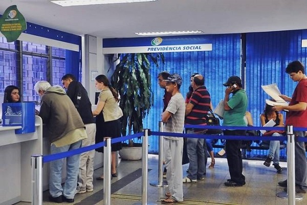 Gratificação começa a ser paga aos aposentados e pensionistas ainda em agosto; trabalhadores de carteira assinada também têm direito (Foto: Reprodução)