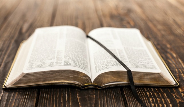 Nossa resposta a esta pergunta não irá apenas determinar como vemos a Bíblia e sua importância para nossas vidas, mas também, ao final, provocar em nós um impacto eterno (Foto: Ilustração) Nossa resposta a esta pergunta não irá apenas determinar como vemos a Bíblia e sua importância para nossas vidas, mas também, ao final, provocar em nós um impacto eterno (Foto: Ilustração)