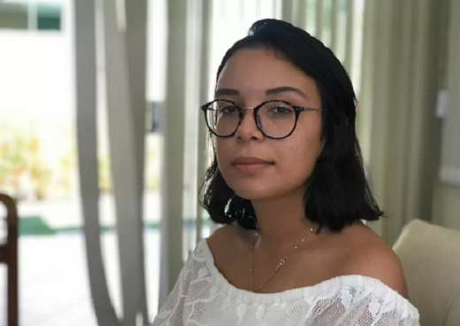 Eva Luana da Silva, de 21 anos, denunciou o padrasto por abusos e torturas na Bahia (Foto: Juliana Cavalcante | TV Bahia) Eva Luana da Silva, de 21 anos, denunciou o padrasto por abusos e torturas na Bahia (Foto: Juliana Cavalcante | TV Bahia)