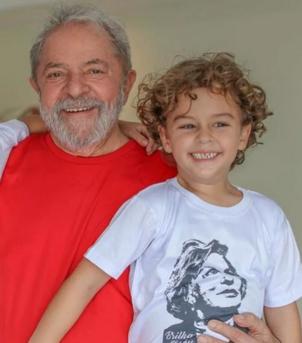 Lula e o neto Arthur (Foto: Reprodução | Facebook) 