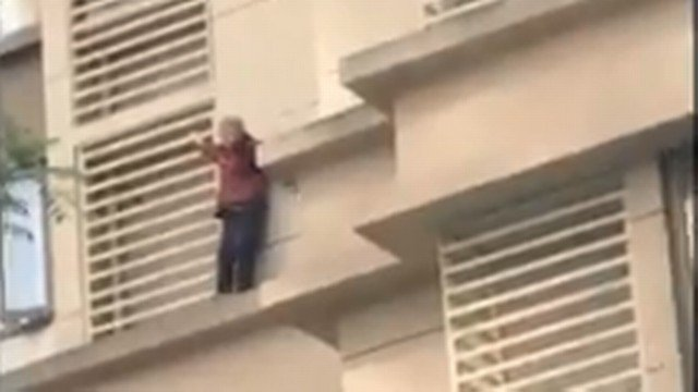 Idosa de 84 anos desceu 9 andares pela fachada de prédio (Foto: Reprodução)