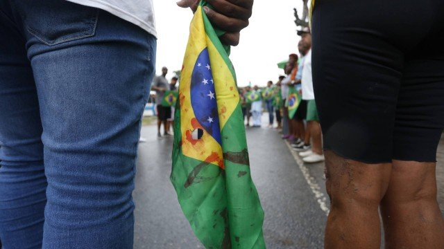 Ato contra ação do Exército reúne manifestantes (Foto: Thiago Freitas | Agência O Globo) 