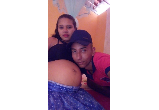 Mirene e Gean no final da gestação; Jordan, o bebê, não ficou com sequelas (Foto: Acervo pessoal)