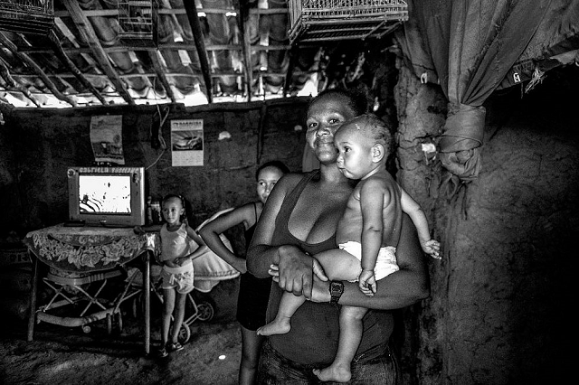 Vanda e os filhos (Foto: Retratos da Esperança | Divulgação)