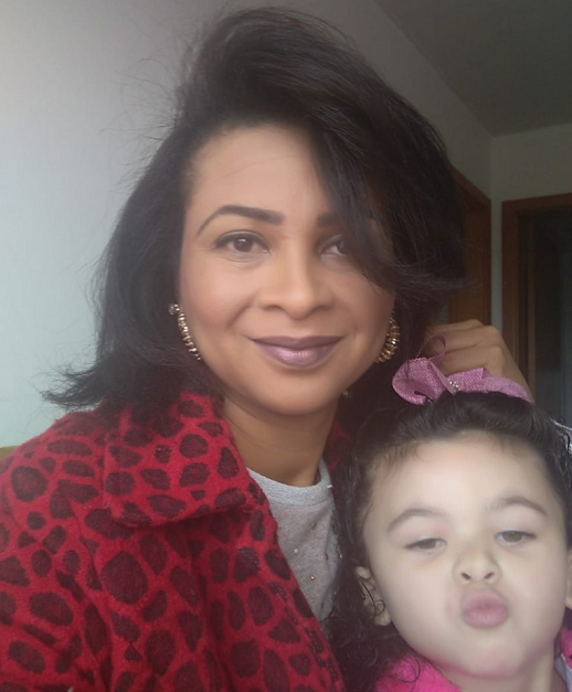 Eliane e a pequena Manuelly (Foto: Acervo Pessoal)