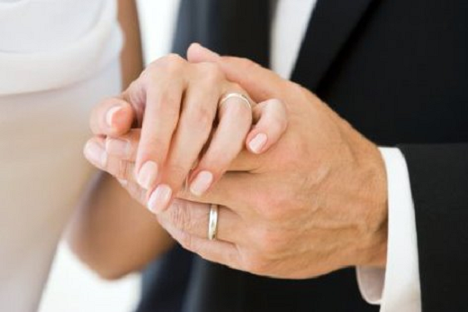 A fim de determinar se é ou não 'errado' que um marido e uma esposa frequentem igrejas separadas, devemos primeiro avaliar o casamento como um relacionamento instituído por Deus (Foto: Ilustrativa) A fim de determinar se é ou não 'errado' que um marido e uma esposa frequentem igrejas separadas, devemos primeiro avaliar o casamento como um relacionamento instituído por Deus (Foto: Ilustrativa)