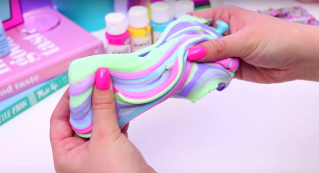 Pelo fato de o slime ser feito em casa é que demanda vigilância (Foto: Reprodução)