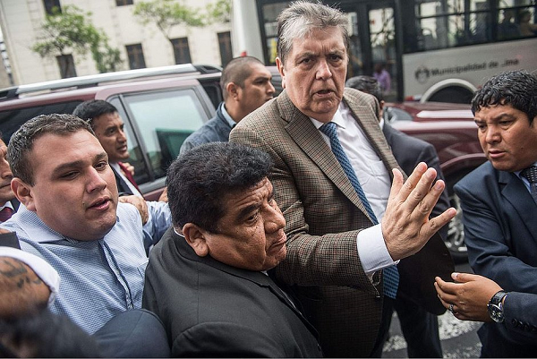 Ex-presidente do Peru Alan García foi internado após tentar se matar diante de uma ordem de prisão preventiva de 10 dias (Foto: Reprodução)
