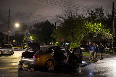 Carro no qual menina de 3 anos, Zoey Pereira foi morta queimada no último domingo (Foto: The New York Times)