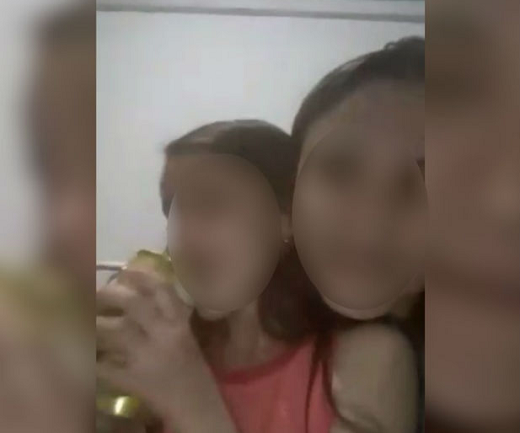 madrasta assumiu que fez as imagens e ofereceu a bebida à criança, mas que ela ‘não bebeu em exagero’ (Foto: Reprodução) madrasta assumiu que fez as imagens e ofereceu a bebida à criança, mas que ela ‘não bebeu em exagero’ (Foto: Reprodução)