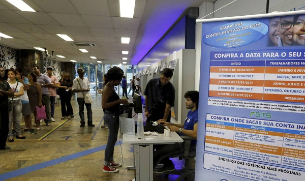 Especialistas discutem quais seriam as recomendações para o saque-aniversário do Fundo de Garantia, de acordo com as diferentes etapas da vida e situação financeira dos trabalhadores (Foto: Reprodução)