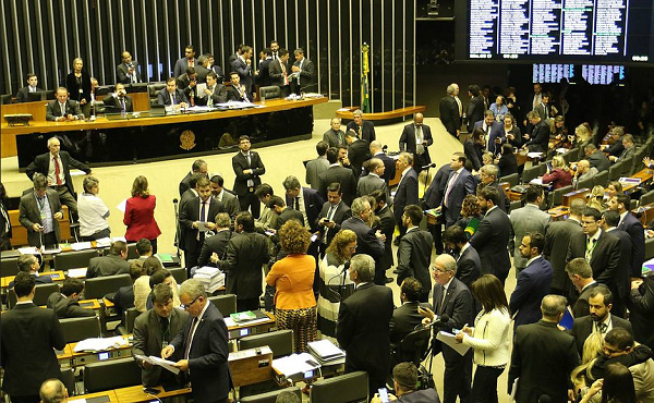 Há 31 destaques e emendas aglutinativas que devem ser apreciados pelos deputados (Foto: Reprodução)