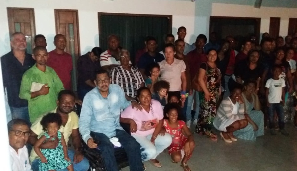 Franco (calça e camisa azul) com parte do público do evento - Foto: Participante